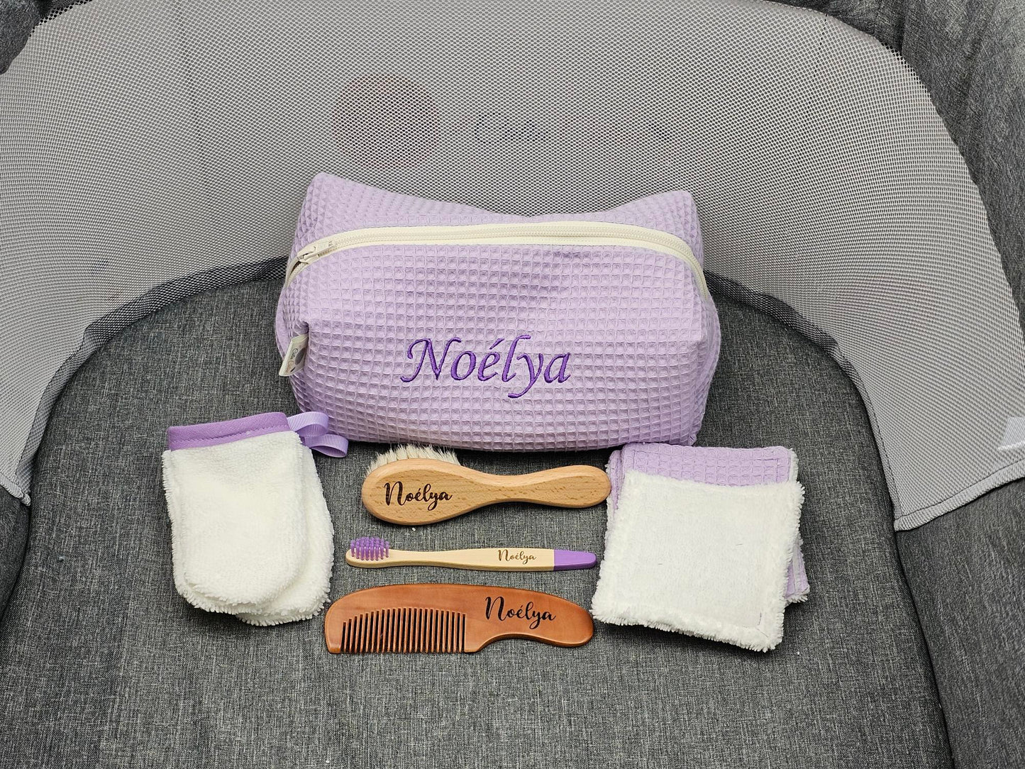 Trousse de toilette enfant personnalisée avec accessoires gravés