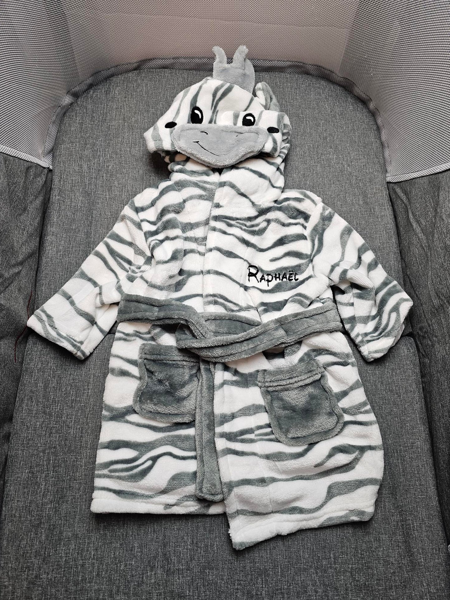 Peignoir Zèbre enfant | Gris et Blanc | Personnalisé avec prénom | 3 tailles