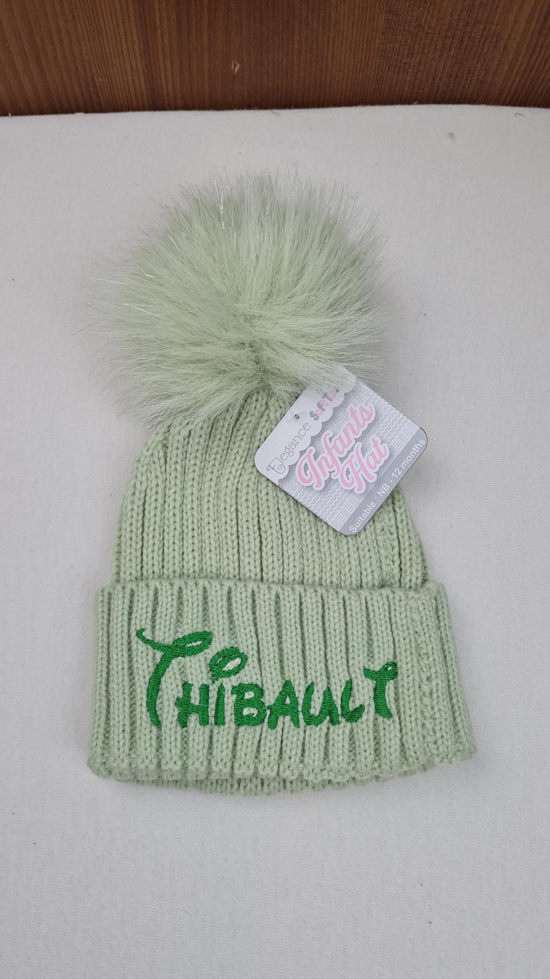 Bonnet Pompon Elégance Vert Sauge | 0 à 12 mois | Avec Prénom Brodé