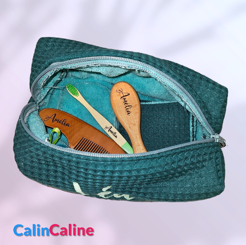 Trousse de toilette + Peigne et Brosse + Brosse à dents + Lingettes et Gants | A Personnaliser