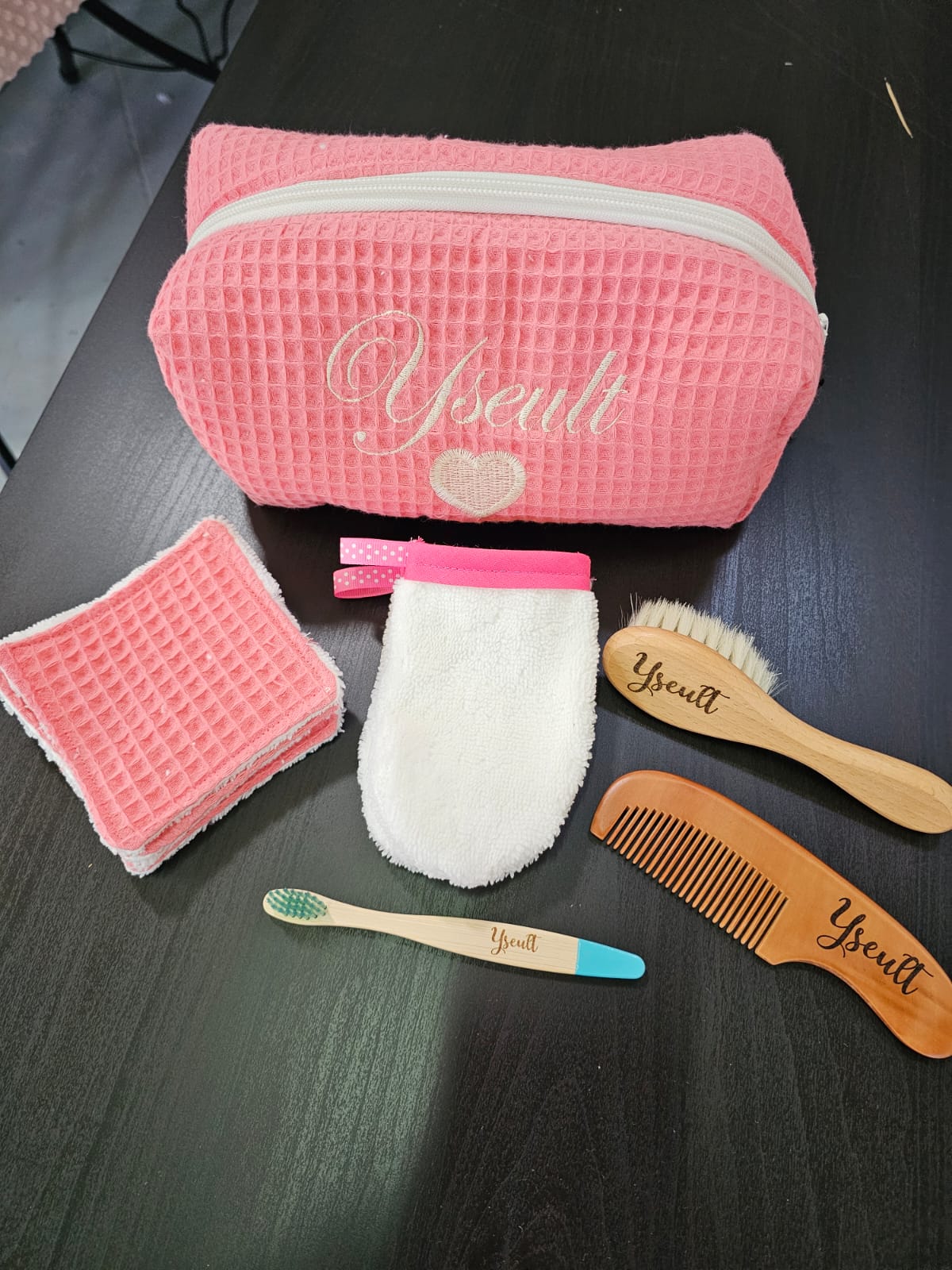 Trousse de toilette + Peigne et Brosse + Brosse à dents + Lingettes et Gants | A Personnaliser - Calincaline.be