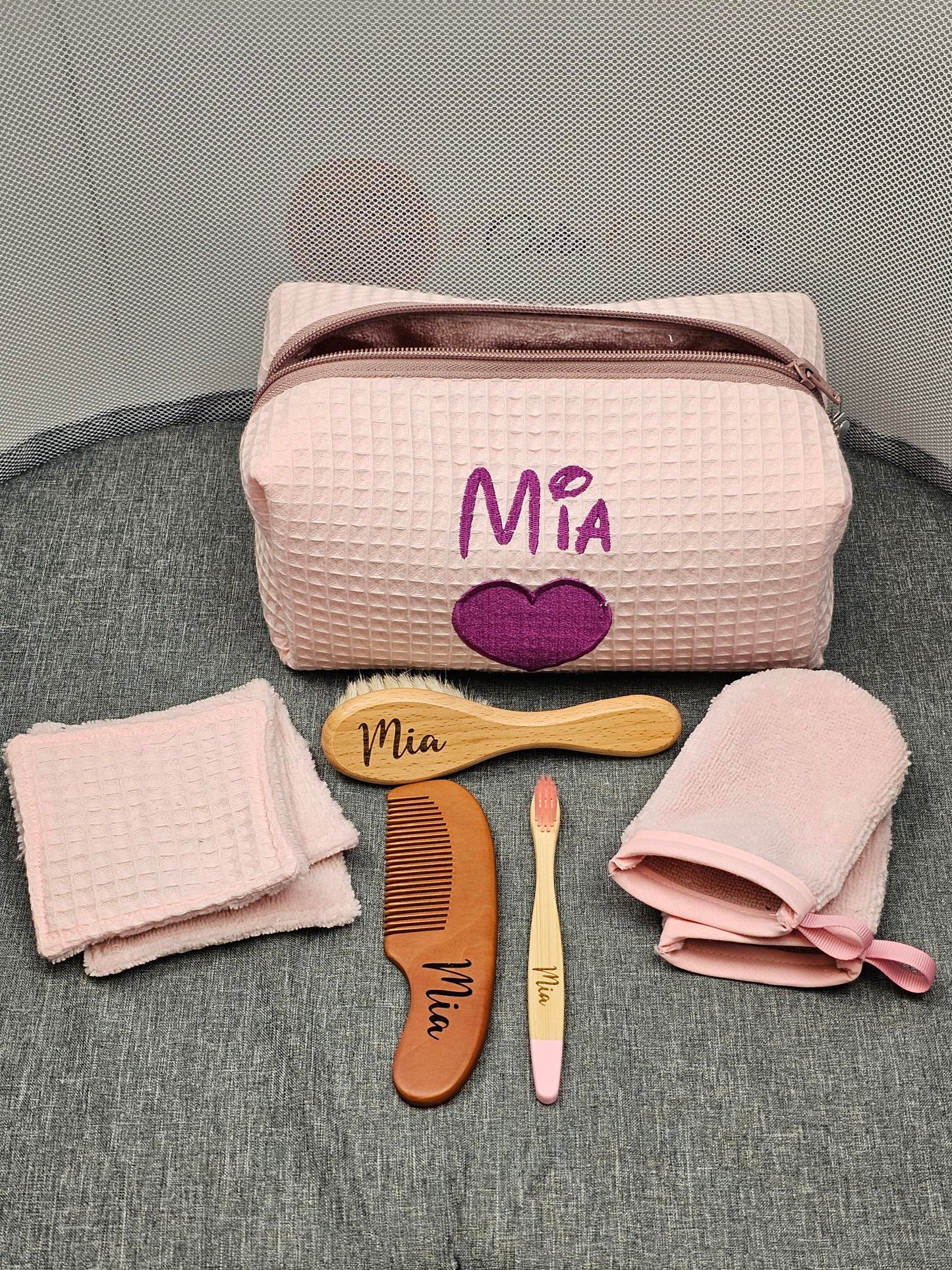 Trousse de toilette + Peigne et Brosse + Brosse à dents + Lingettes et Gants | A Personnaliser - Calincaline.be