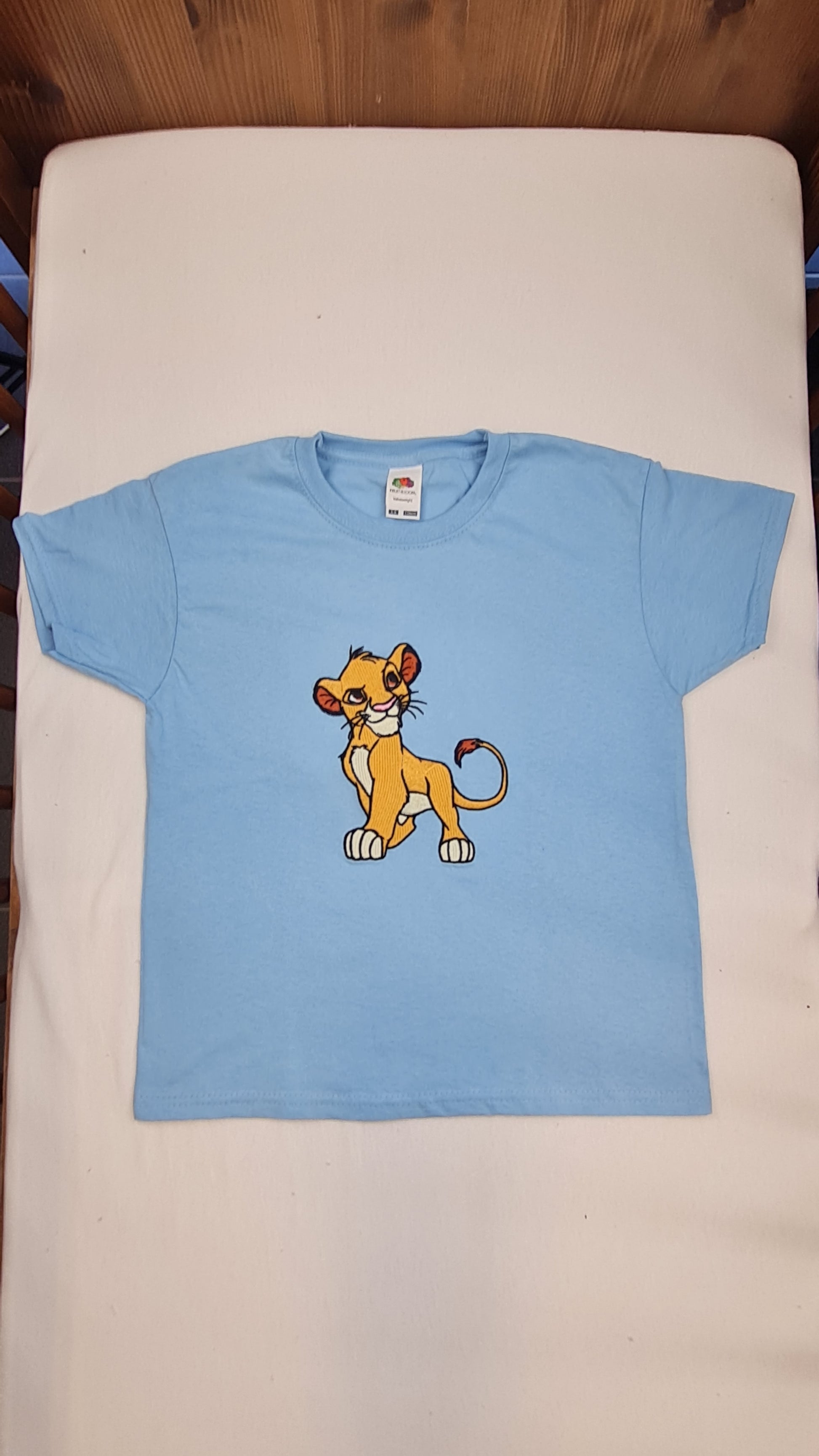 Tshirt Bleu Clair Enfant A Personnaliser | De 3 à 8 ans | Avec Prénom Brodé - Calincaline.be
