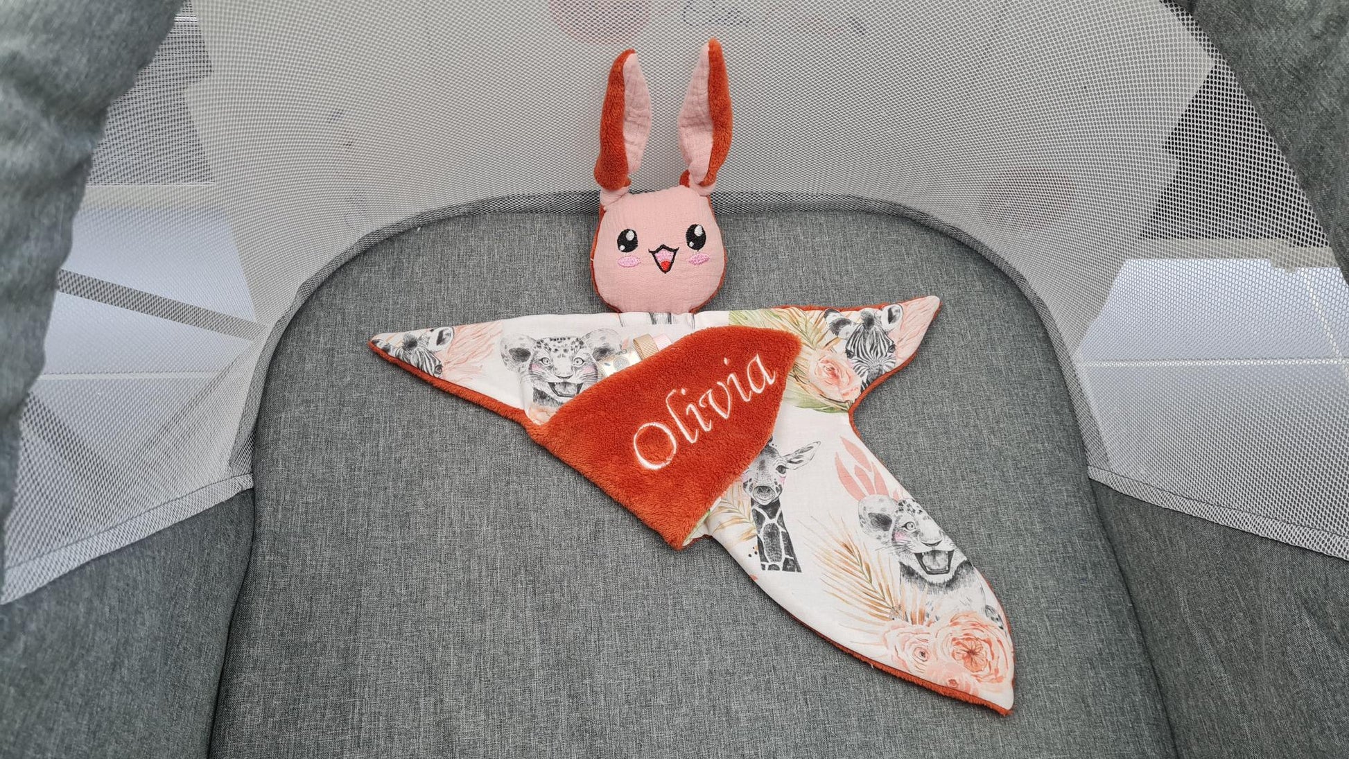 Créez Votre Doudou Lapin Câlin | Fille | Avec prénom brodé - Calincaline.be