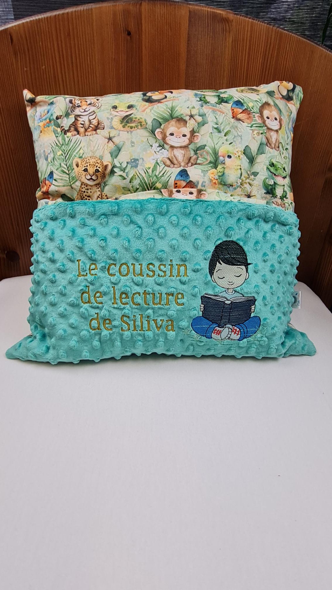 Créez Votre Coussin de Lecture Avec Prénom Brodé | 45cm x 45cm | Garçon