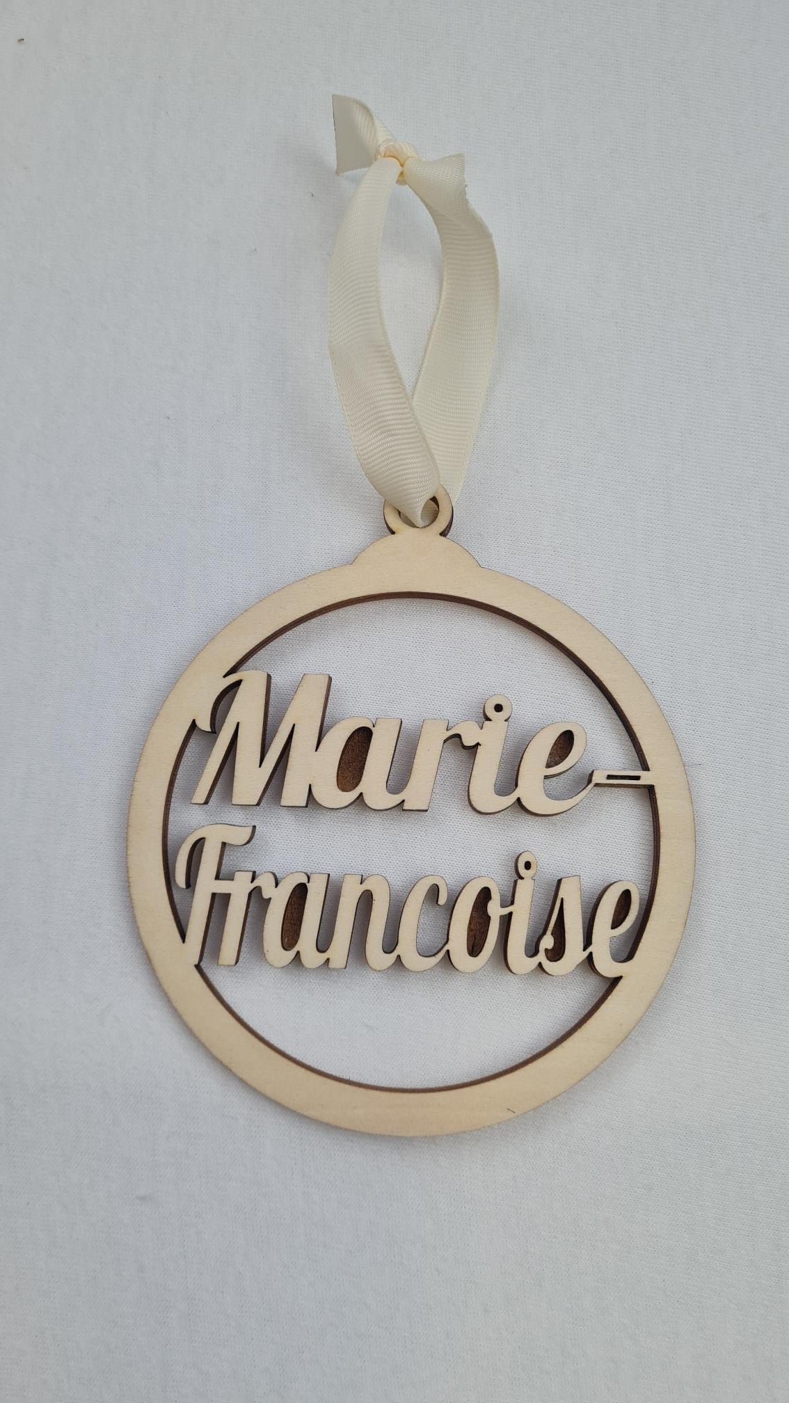 Boule de Noël Plate en Bois 11cm | Classique | Prénom au Choix - Calincaline.be