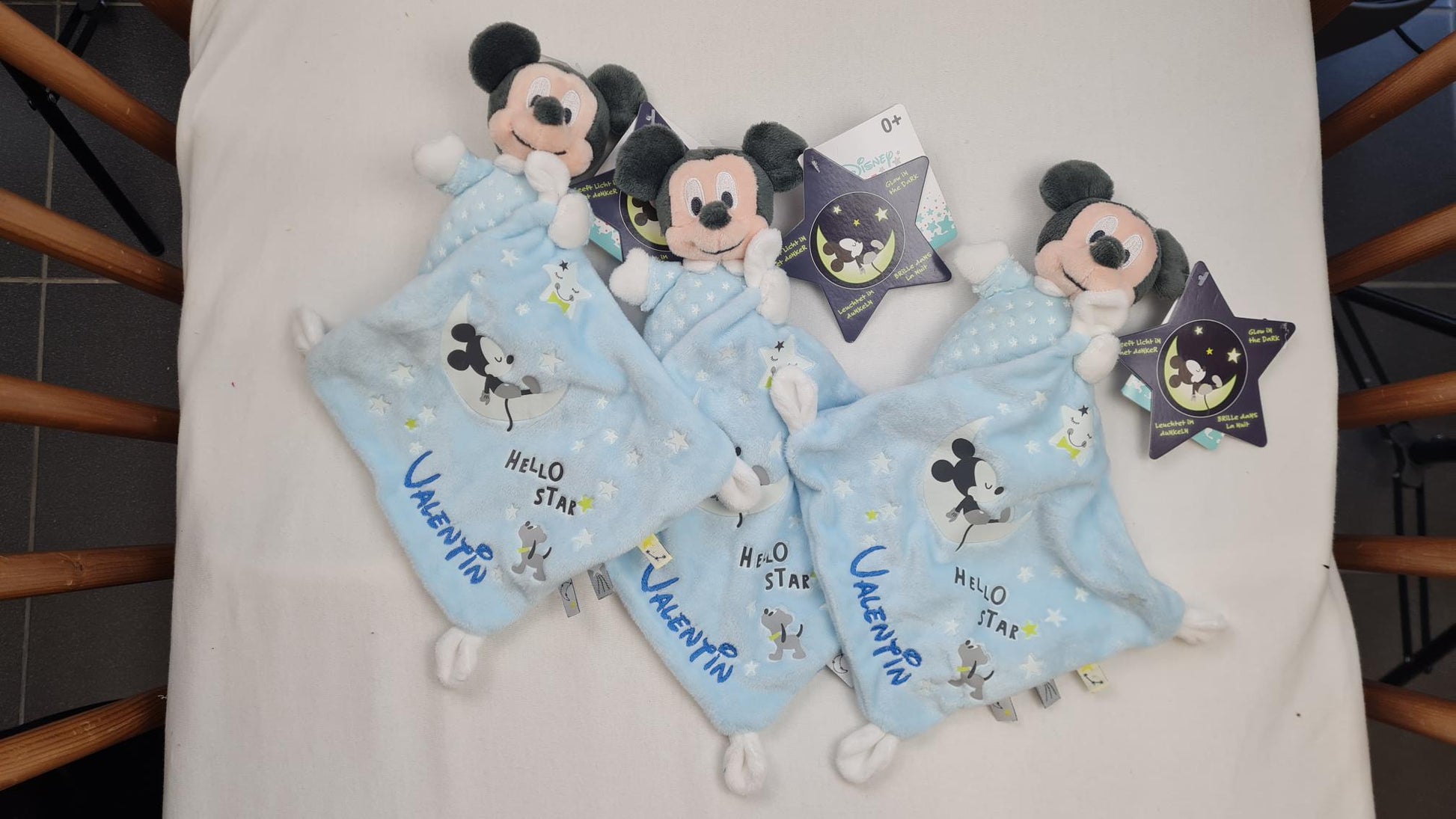 Doudou Disney Bébé Mickey Phosphorescent | 18cm x 18cm | A Personnaliser - Calincaline.be