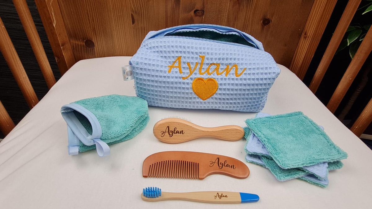 Créez Votre Trousse de Toilette Personnalisée | Peigne Brosse Lingettes inclus | Garçon