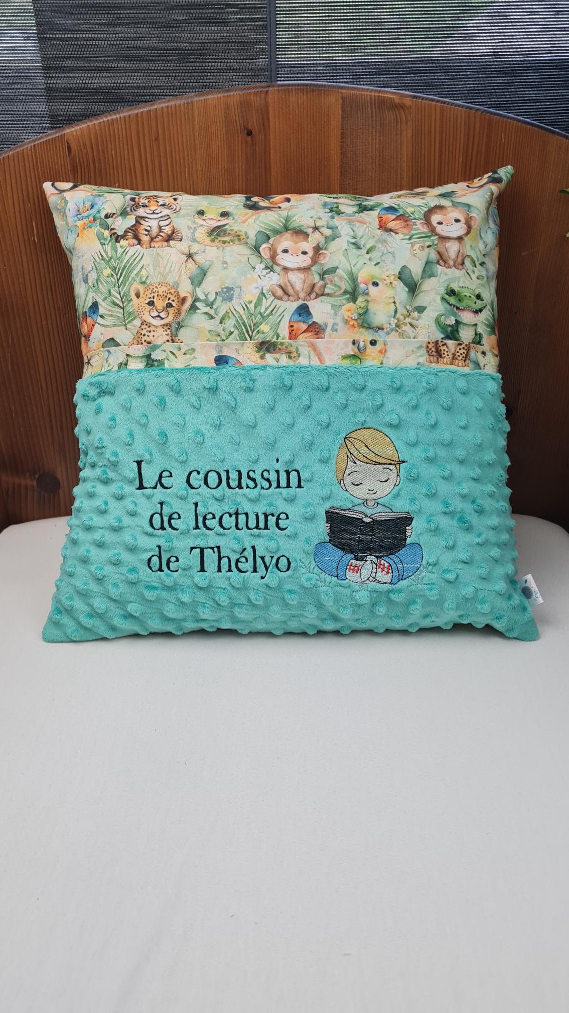 Créez Votre Coussin de Lecture Avec Prénom Brodé | 45cm x 45cm | Garçon