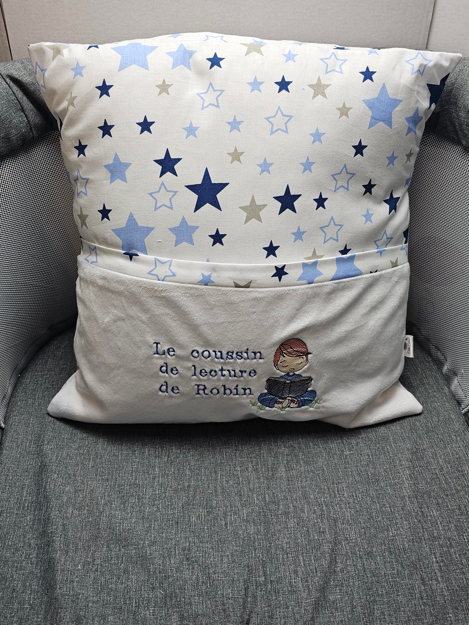 Coussin de lecture garçon personnalisé