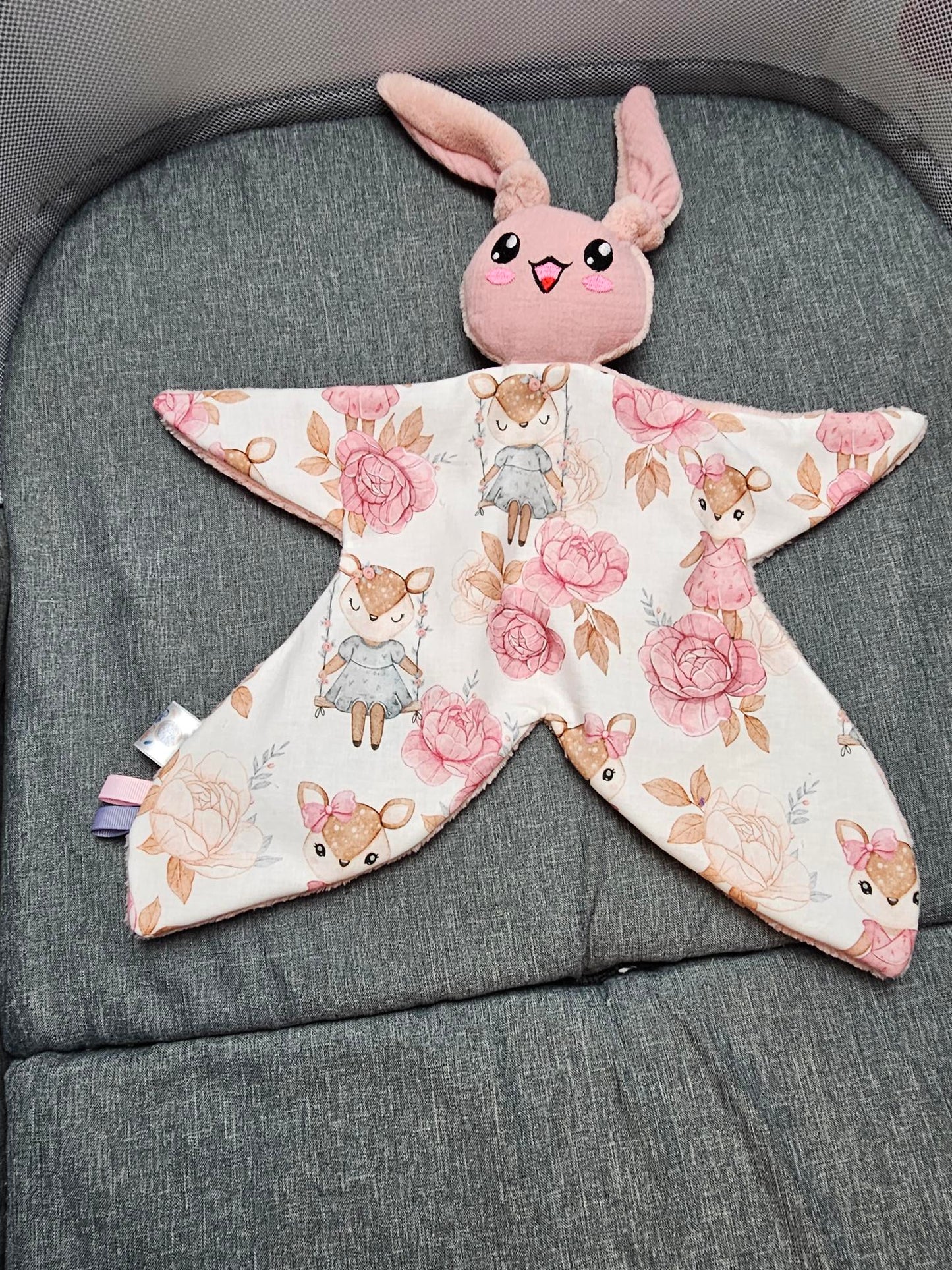 Doudou Lapin Câlin Fille avec prénom brodé | A personnaliser - Calincaline.be