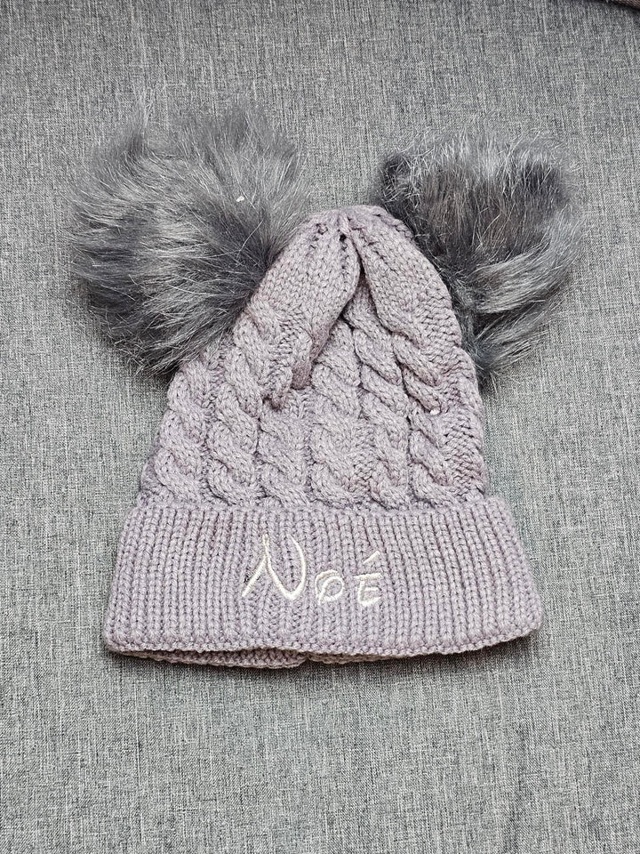 Bonnet Bébé Gris Personnalisé Avec Pompons | 3-24 mois - Calincaline.be