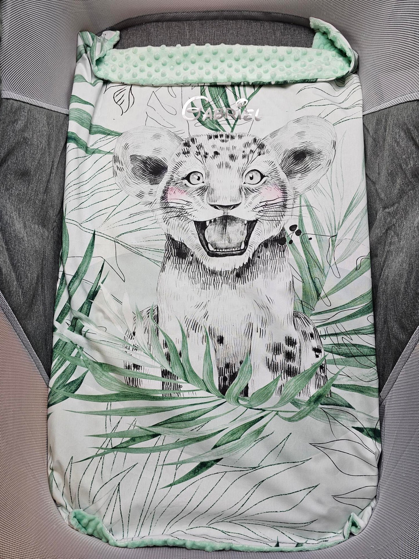 Couverture Plaid Bébé Lionceau Vert | 70cm x 95cm | Couleur minky au choix