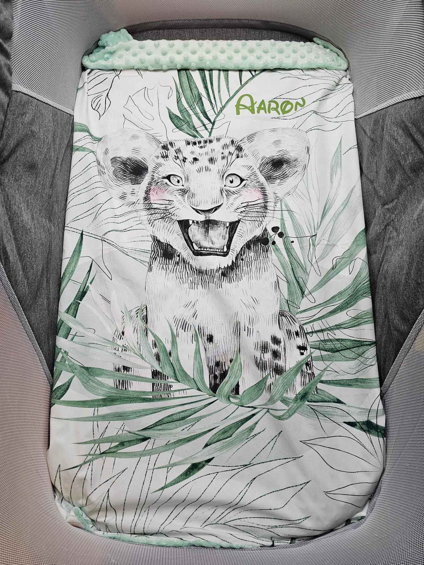 Couverture Plaid Bébé Lionceau Vert | 70cm x 95cm | Couleur minky au choix