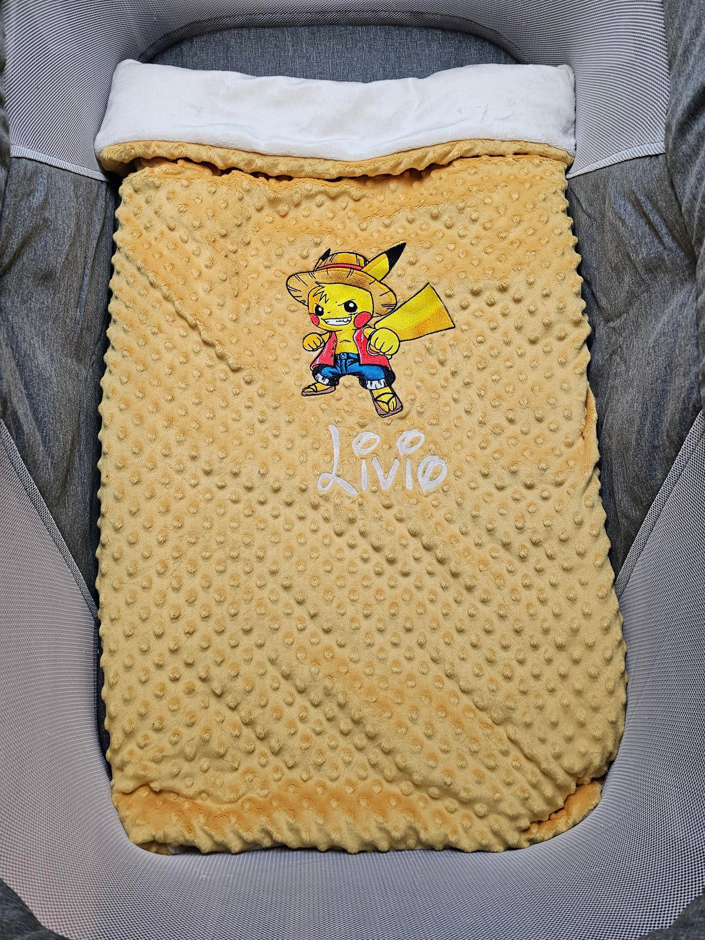 manta doble minky pikachu de una pieza
