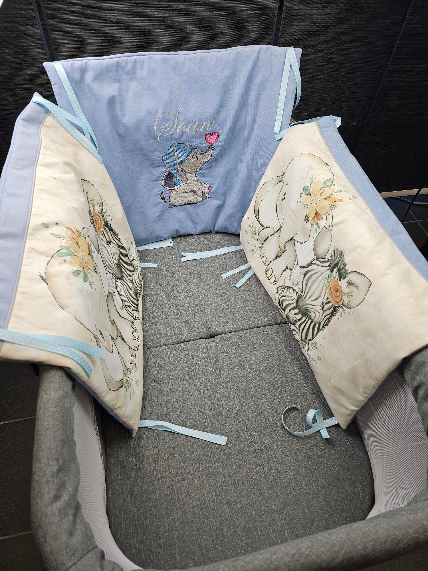 Tour de lit Eléphant Zèbre | 3 coussins 60cm x 40cm | Coton et Velours | A personnaliser