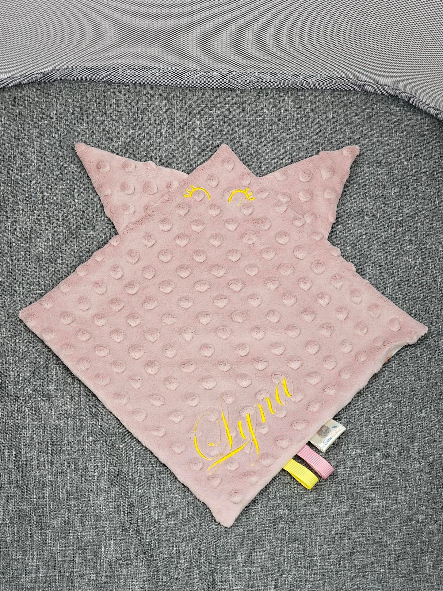 Créez Votre Doudou Carré Personnalisé | Fille | 25cm x 25cm - Calincaline.be