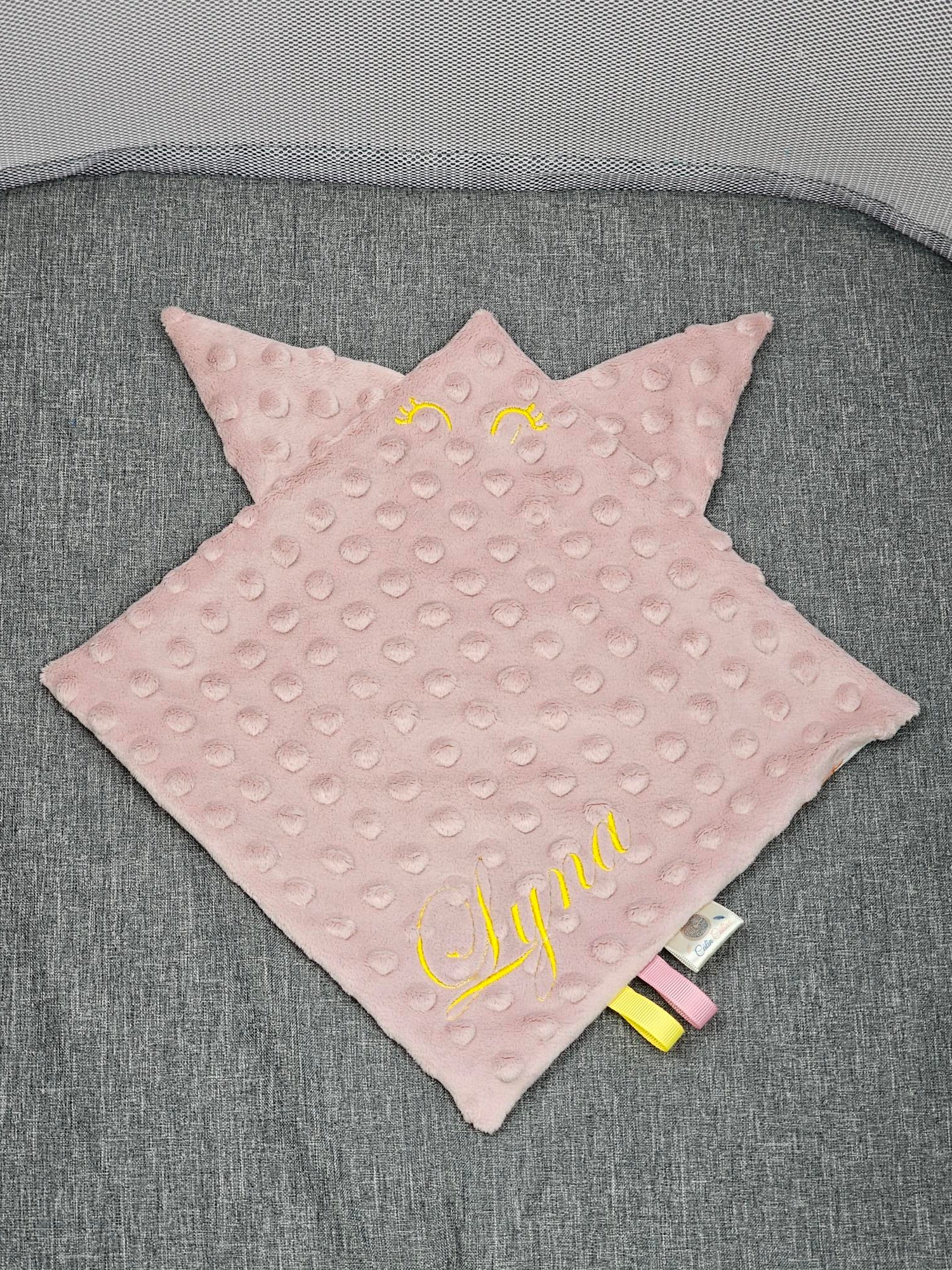 Créez Votre Doudou Carré Personnalisé | Fille | 25cm x 25cm - Calincaline.be