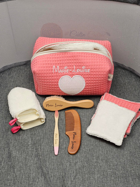 Trousse de toilette enfant personnalisée avec accessoires gravés