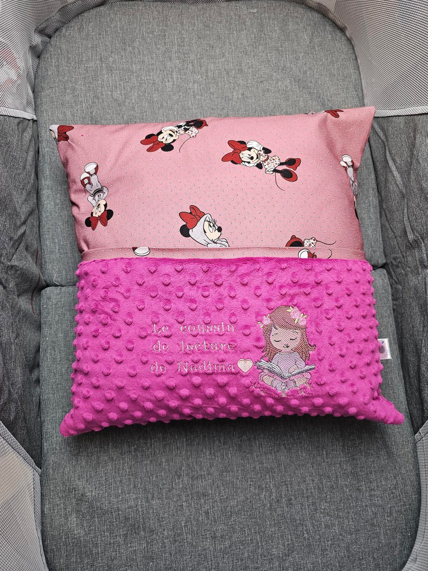 Coussin de lecture fille personnalisé - Calincaline.be