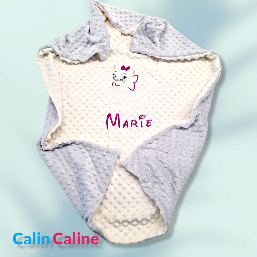 Couverture bébé avec broderie Marie | Minky blanc et gris glacier