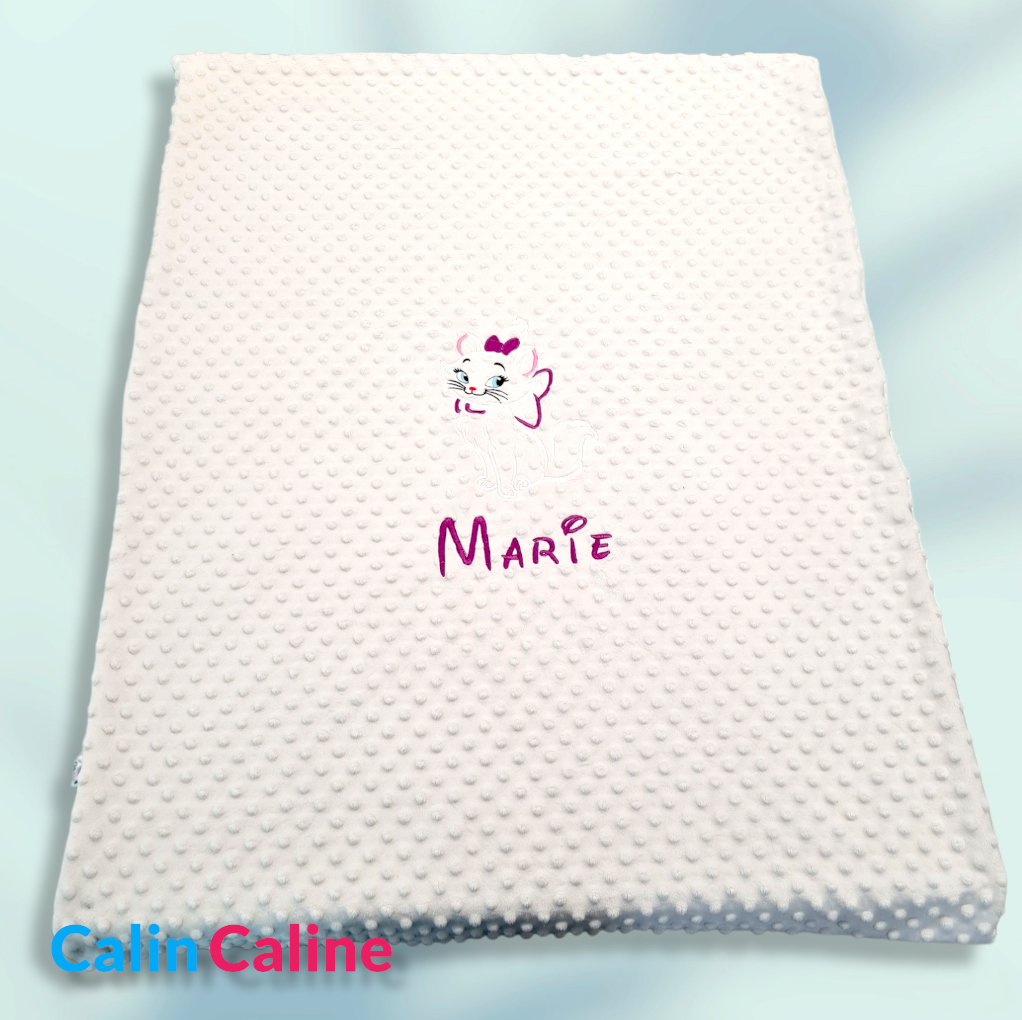 Couverture bébé avec broderie marie