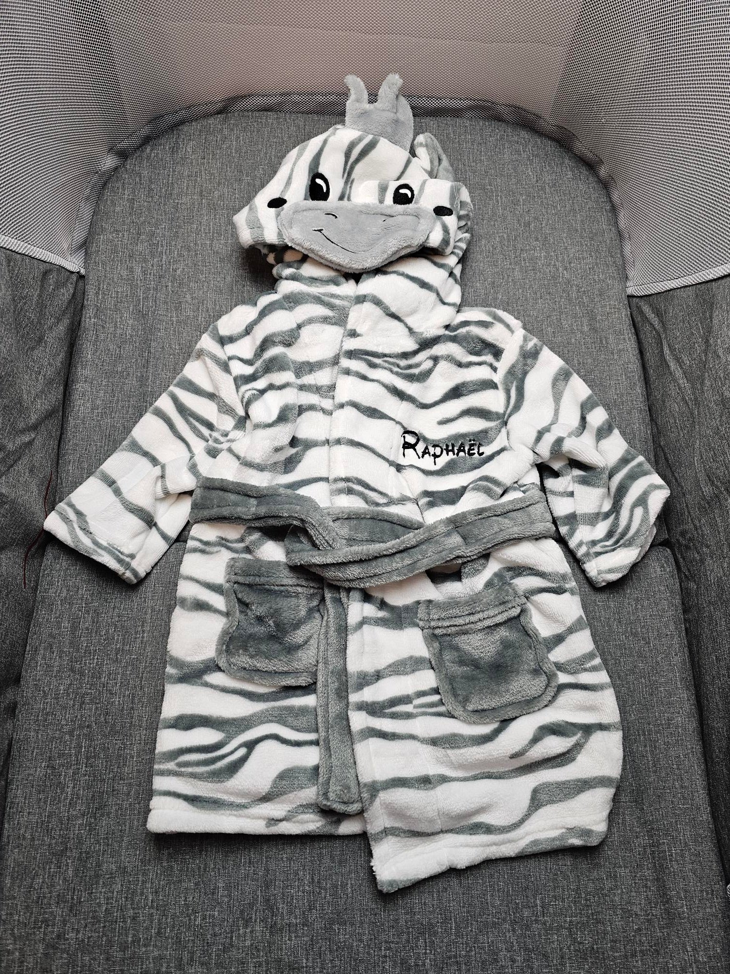 Peignoir Zèbre enfant | Gris et Blanc | Personnalisé avec prénom | 3 tailles