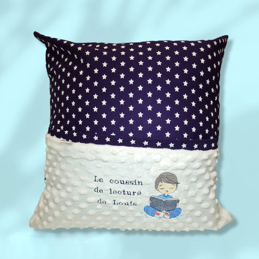 Créez Votre Coussin de Lecture Avec Prénom Brodé | 45cm x 45cm | Garçon - Calincaline.be