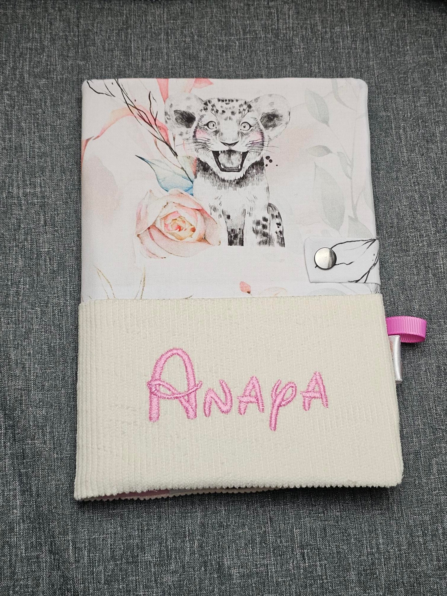 Protège Carnet -Vuli- Personnalisé | Velours et Coton Premium - Calincaline.be