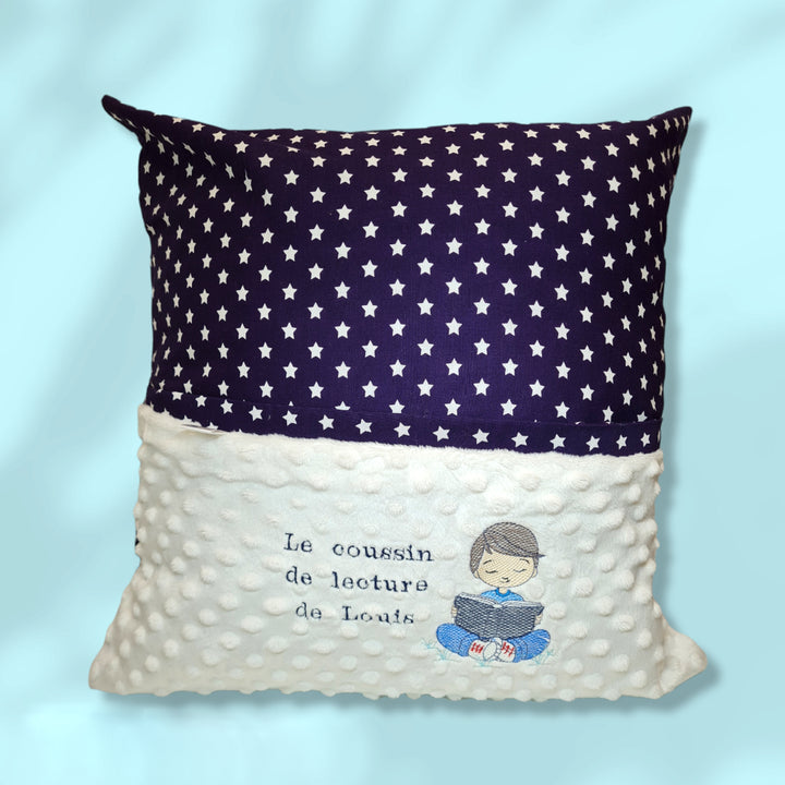Créez Votre Coussin de Lecture Avec Prénom Brodé | 45cm x 45cm | Garçon - Calincaline.be