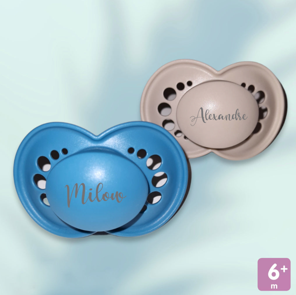 2 Sucettes MAM PURE personnalisées | 6-16 mois | 100% Durable | Bleu & Beige