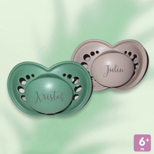 2 Sucettes MAM PURE personnalisées | 6-16 mois | 100% Durable | Vert & Beige
