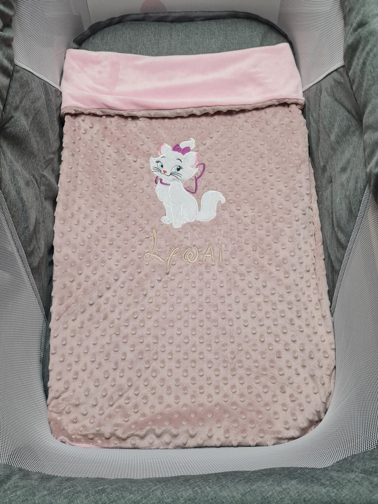 Baby blanket with personalized embroidery - Girl model - Calincaline.be