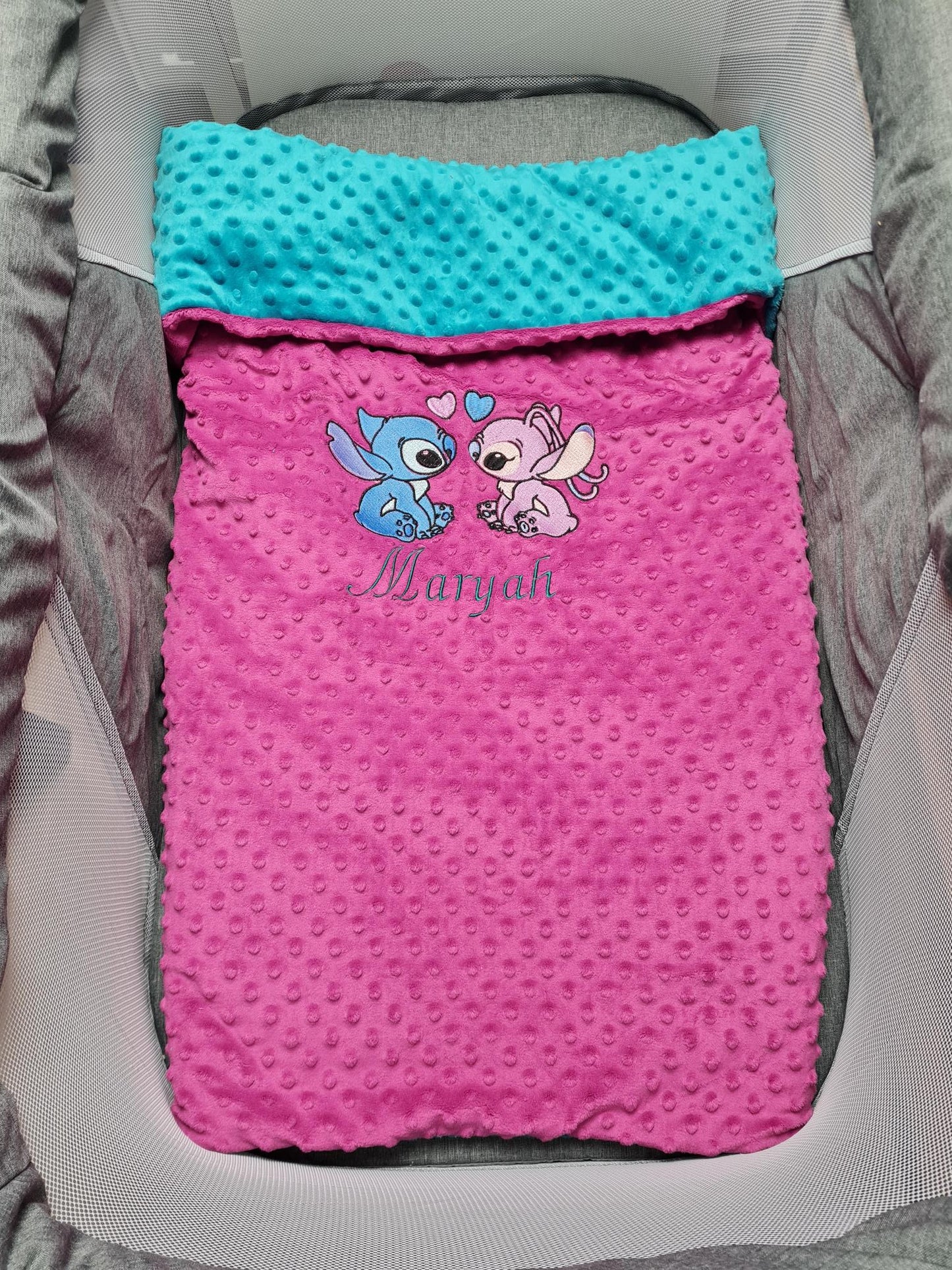 Manta de bebé con bordado personalizado - Modelo niña - Calincaline.be