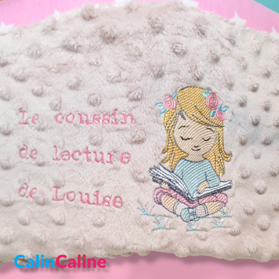 Coussin de lecture fille personnalisé